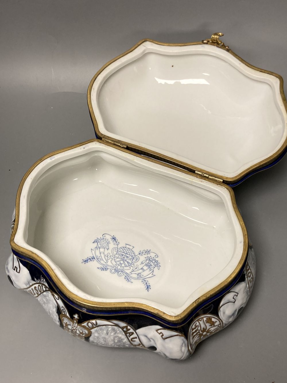 A Sevres style casket, height 15cm